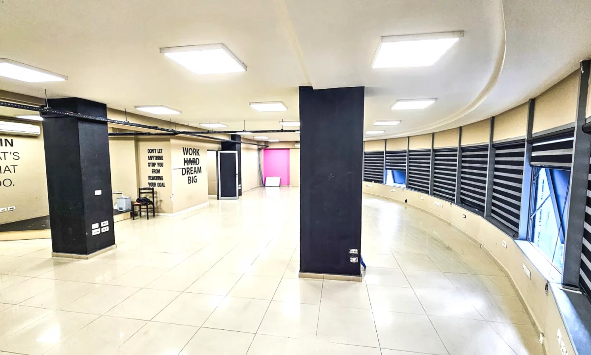 🏢✨ AMBIENT KOMERCIAL ME QIRA NE NJE NGA ZONAT ME STRATEGJIKE TE TIRANES!