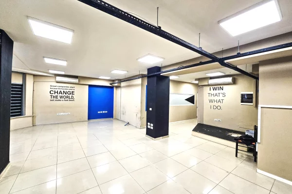 🏢✨ AMBIENT KOMERCIAL ME QIRA NE NJE NGA ZONAT ME STRATEGJIKE TE TIRANES!