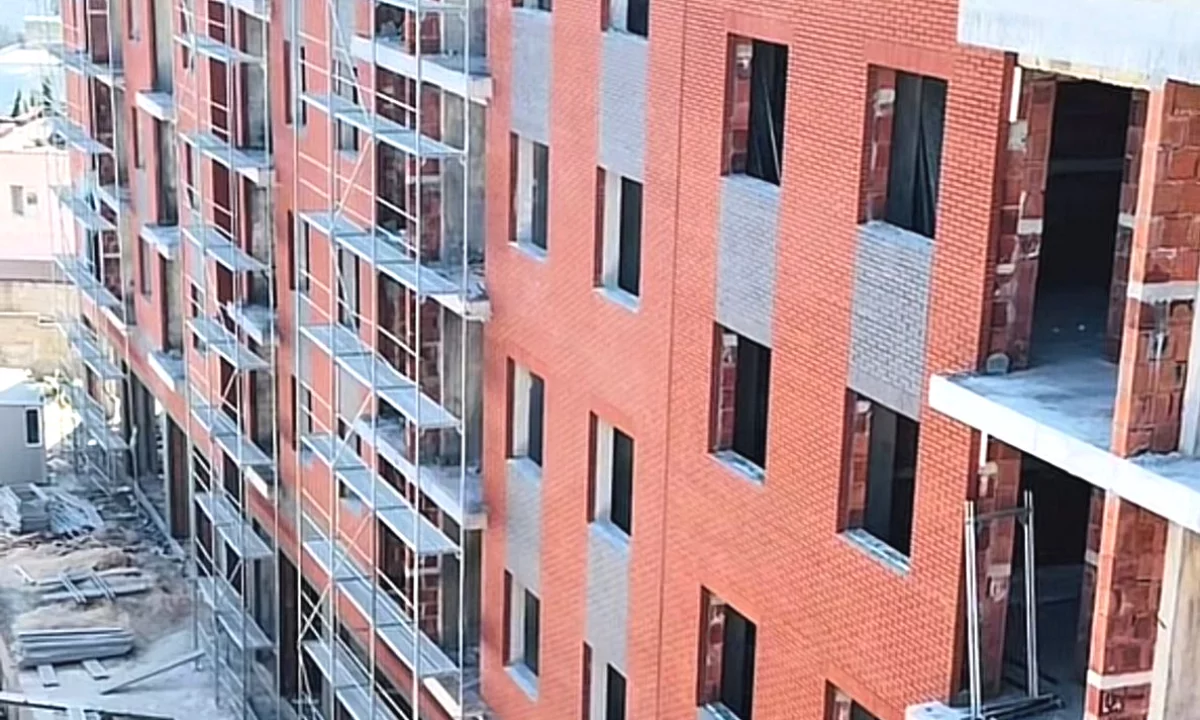 Shtepi ne shitje Apartament ne Tirane, 2+1, Mobilimi Bosh, pa mobiluar, Pagesa 102,150  Euro.