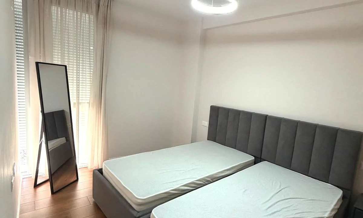 Shtepi me qera Apartament ne Tirane, 2+1, Mobilimi E mobiluar, Pagesa 750  Euro.
