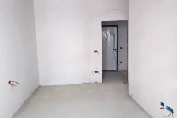 Shtepi ne shitje Apartament ne Tirane, 1+1, Mobilimi Bosh, pa mobiluar, Pagesa 80,542  Euro.