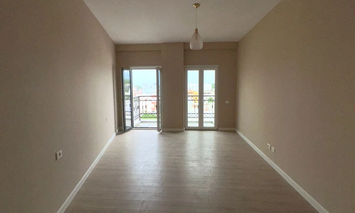 Shtepi ne shitje Apartament ne Tirane, 1+1, Mobilimi Bosh, pa mobiluar, Pagesa 149,700  Euro.