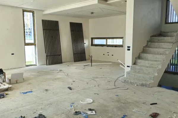 Shtepi ne shitje Vila Luksoze ne Tirane, 3+1, Mobilimi Bosh, pa mobiluar, Pagesa 780,000  Euro.