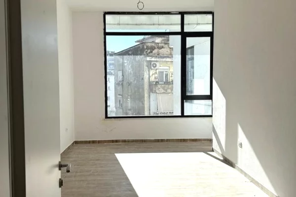 Ambient biznesi me qera 3+1 ne Tirane - 550 Euro