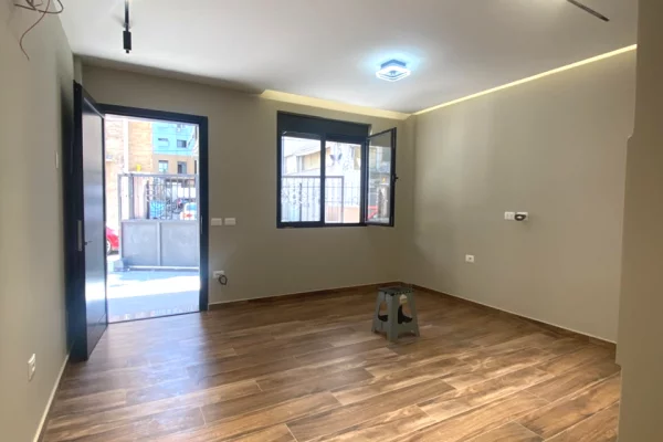 Ambient biznesi me qera 3+1 ne Tirane - 4,000 Euro