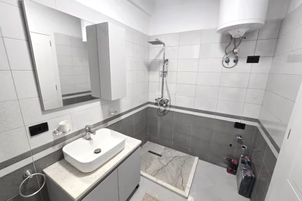 Shtepi ne shitje Apartament ne Tirane, 1+1, Mobilimi E mobiluar, Pagesa 12,100,000  Leke.