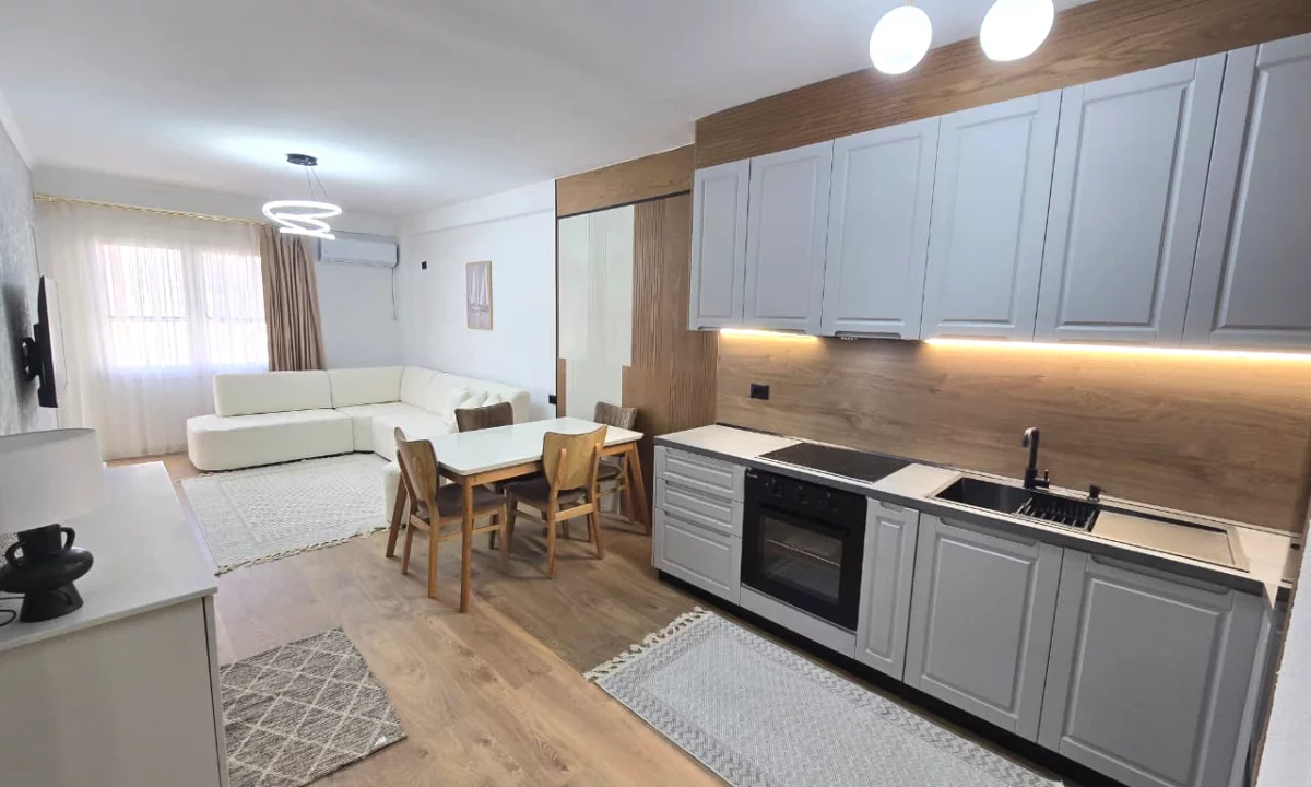 Shtepi ne shitje Apartament ne Tirane, 1+1, Mobilimi E mobiluar, Pagesa 12,100,000  Leke.