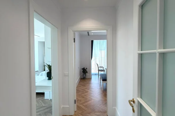 Shtepi ne shitje Apartament ne Tirane, 2+1, Mobilimi E mobiluar, Pagesa 950,000  Euro.