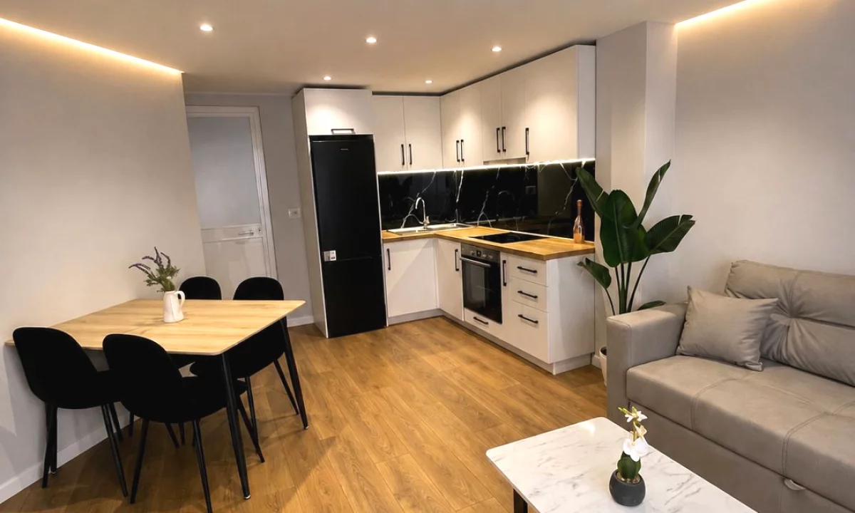 Shtepi ne shitje Duplex(shtepi me 2 kate) ne Tirane, 1+1, Mobilimi E mobiluar, Pagesa 128,000  Euro.