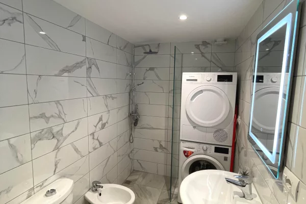 Shtepi ne shitje Duplex(shtepi me 2 kate) ne Tirane, 1+1, Mobilimi E mobiluar, Pagesa 128,000  Euro.