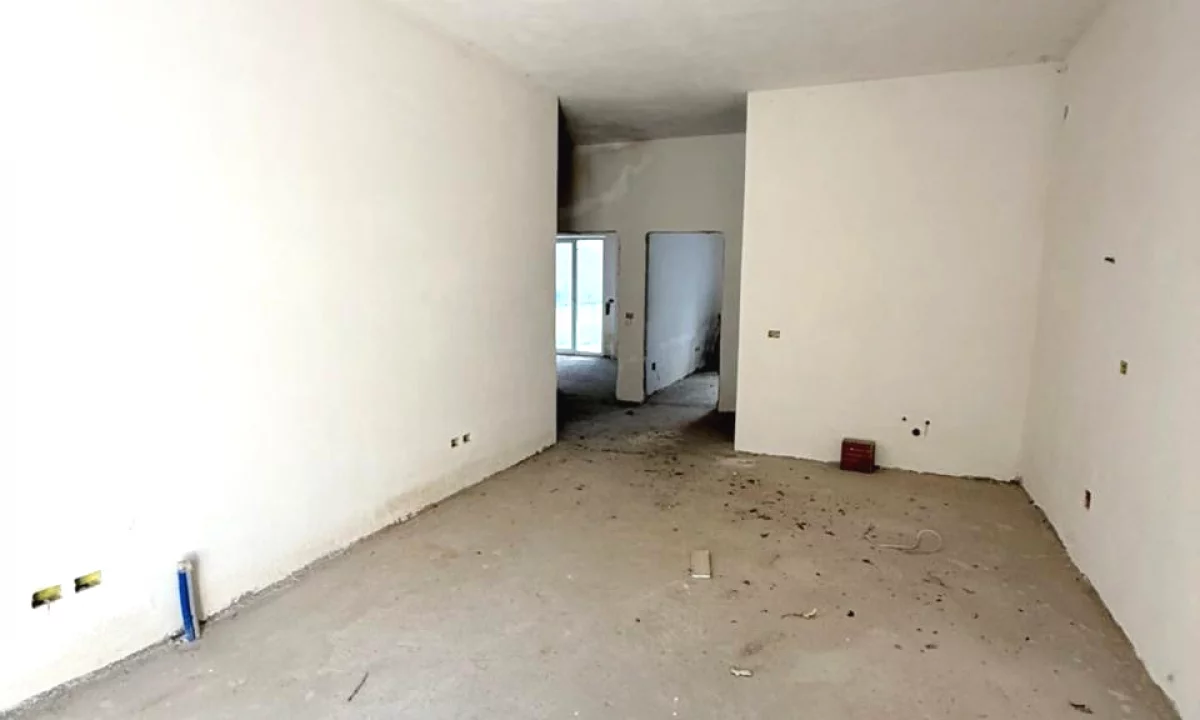 Shtepi ne shitje Apartament ne Tirane, 3+1, Mobilimi Bosh, pa mobiluar, Pagesa 256,000  Euro.