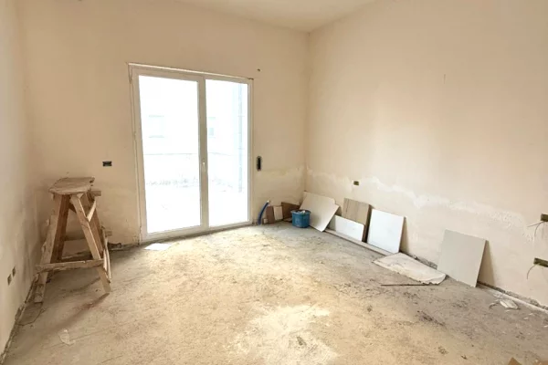 Shtepi ne shitje Apartament ne Tirane, 3+1, Mobilimi Bosh, pa mobiluar, Pagesa 256,000  Euro.