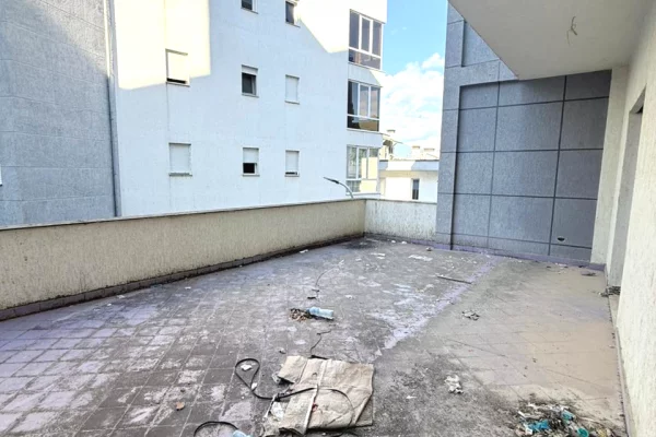 Shtepi ne shitje Apartament ne Tirane, 3+1, Mobilimi Bosh, pa mobiluar, Pagesa 256,000  Euro.