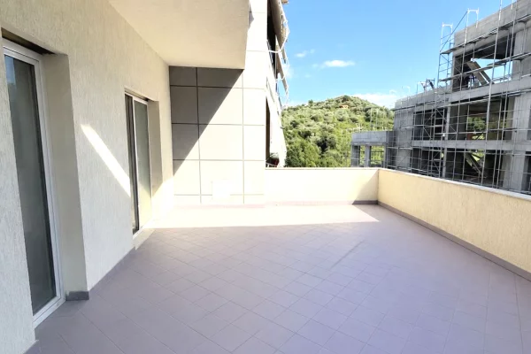 Shtepi ne shitje Apartament ne Tirane, 3+1, Mobilimi Bosh, pa mobiluar, Pagesa 256,000  Euro.