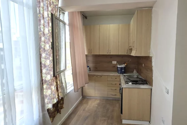 Shtepi ne shitje Apartament ne Tirane, 2+1, Mobilimi E mobiluar, Pagesa 125,000  Euro.