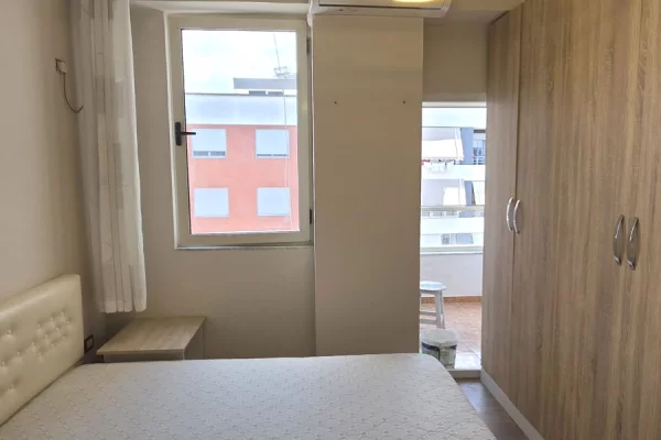 Shtepi ne shitje Apartament ne Tirane, 2+1, Mobilimi E mobiluar, Pagesa 125,000  Euro.
