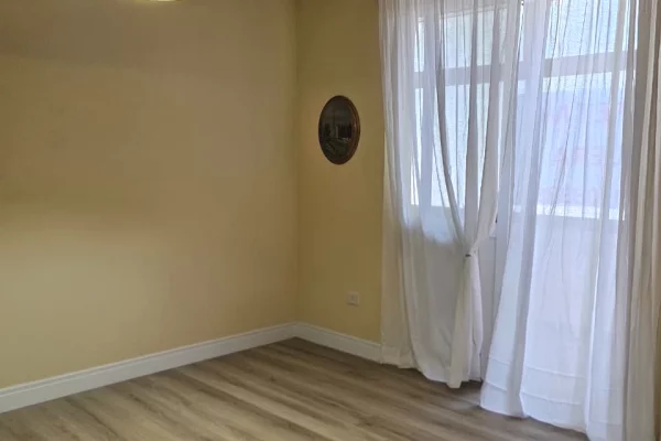 Ambient biznesi me qera 3+1 ne Tirane - 100,000 Leke