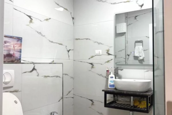 Shtepi ne shitje Apartament ne Durres, 1+1, Mobilimi E mobiluar, Pagesa 130,000  Euro.