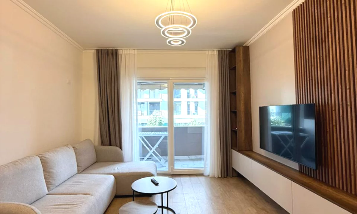 Shtepi me qera Apartament ne Tirane, 1+1, Mobilimi Bosh, pa mobiluar, Pagesa 800  Euro.