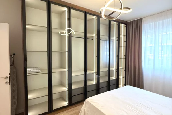 Shtepi me qera Apartament ne Tirane, 1+1, Mobilimi Bosh, pa mobiluar, Pagesa 800  Euro.