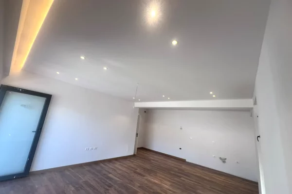 Shtepi ne shitje Apartament ne Tirane, 2+1, Mobilimi Bosh, pa mobiluar, Pagesa 175,134  Euro.