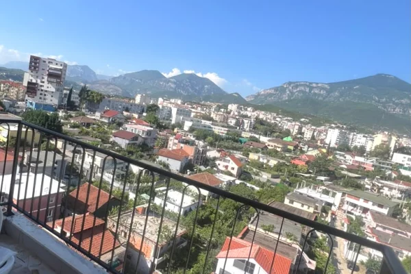 Shtepi ne shitje Apartament ne Tirane, 2+1, Mobilimi Bosh, pa mobiluar, Pagesa 175,134  Euro.