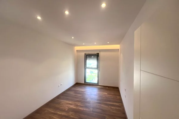 Shtepi ne shitje Apartament ne Tirane, 2+1, Mobilimi Bosh, pa mobiluar, Pagesa 175,134  Euro.