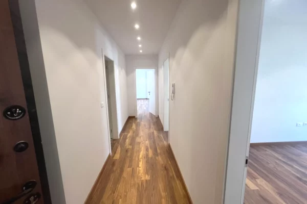 Shtepi ne shitje Apartament ne Tirane, 2+1, Mobilimi Bosh, pa mobiluar, Pagesa 175,134  Euro.