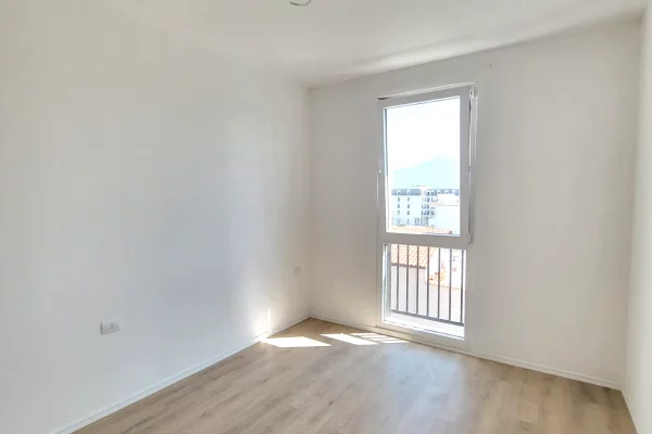 Shtepi ne shitje Apartament ne Tirane, 2+1, Mobilimi Bosh, pa mobiluar, Pagesa 158,080  Euro.