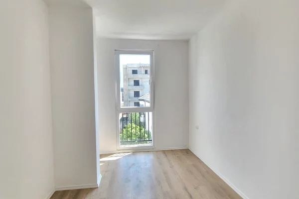 Shtepi ne shitje Apartament ne Tirane, 2+1, Mobilimi Bosh, pa mobiluar, Pagesa 154,100  Euro.