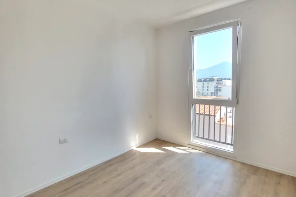 Shtepi ne shitje Apartament ne Tirane, 2+1, Mobilimi Bosh, pa mobiluar, Pagesa 154,100  Euro.
