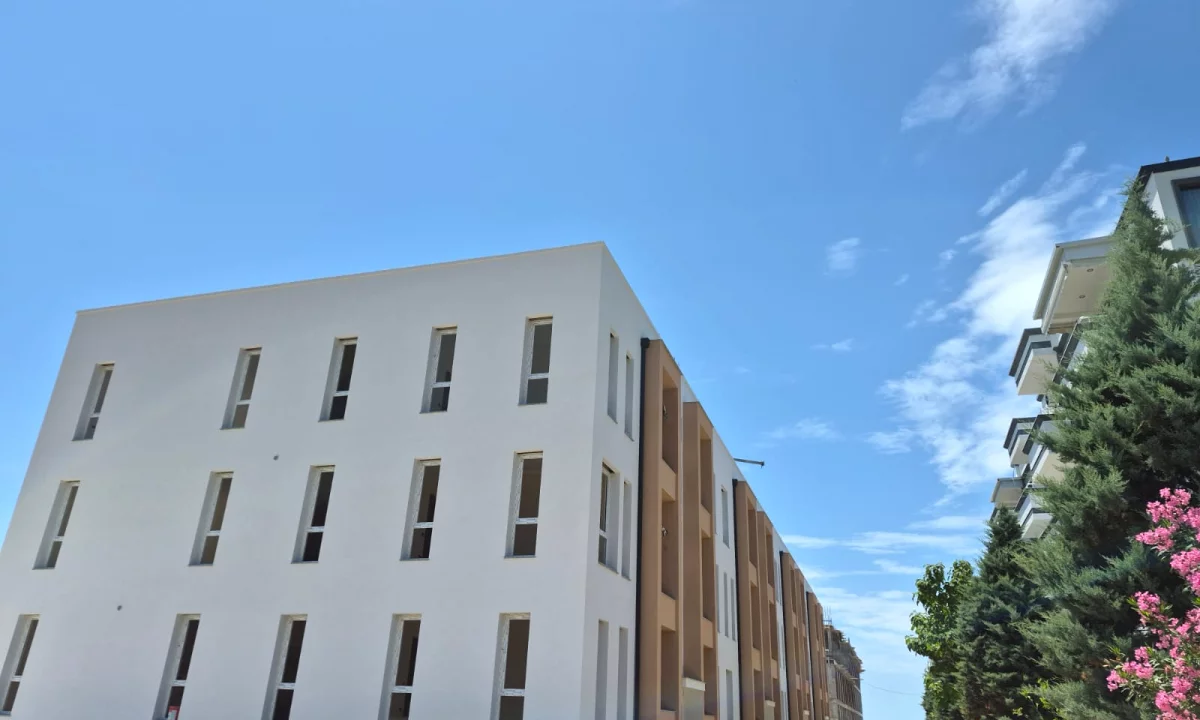 Shtepi ne shitje Apartament ne Durres, 1+1, Mobilimi Bosh, pa mobiluar, Pagesa 16,739,800  Leke.