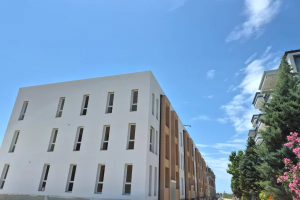 🏖️ SHITET APARTAMENT 1+1 PRANË DETIT – GJIRI I LALZIT!