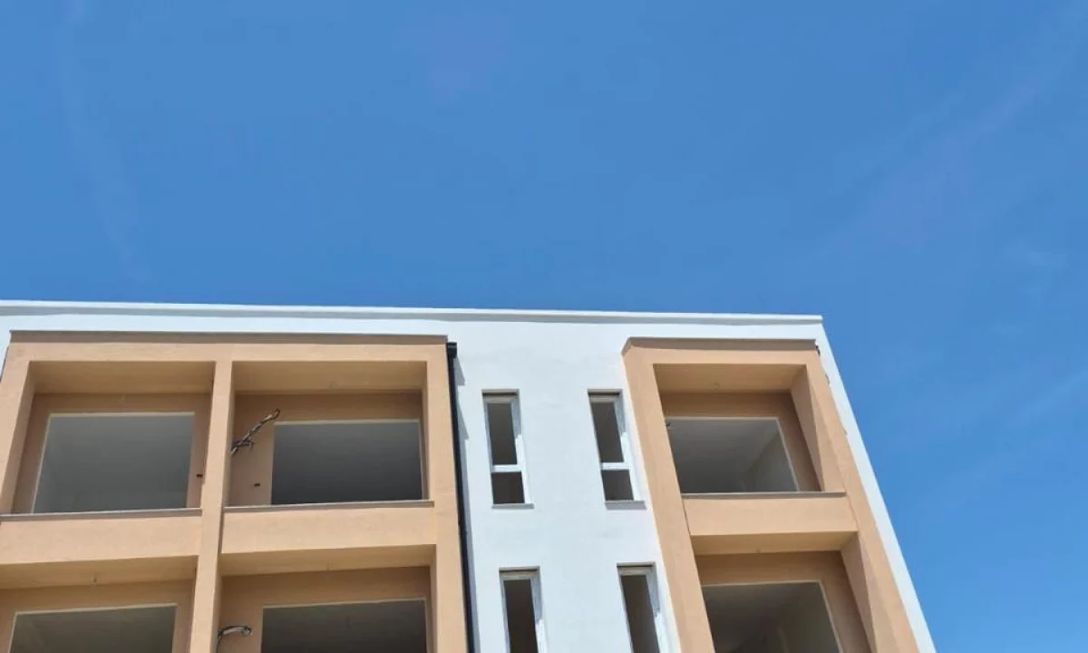 Shtepi ne shitje Apartament ne Durres, 1+1, Mobilimi Bosh, pa mobiluar, Pagesa 14,300,000  Leke.