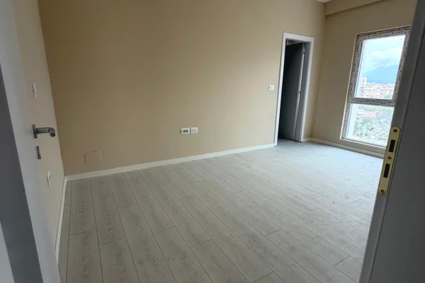 Shtepi ne shitje Apartament ne Tirane, 3+1, Mobilimi Bosh, pa mobiluar, Pagesa 319,260  Euro.