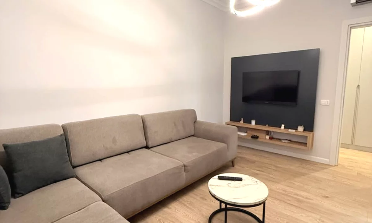 Shtepi ne shitje Apartament ne Tirane, 2+1, Mobilimi E mobiluar, Pagesa 225,000  Euro.