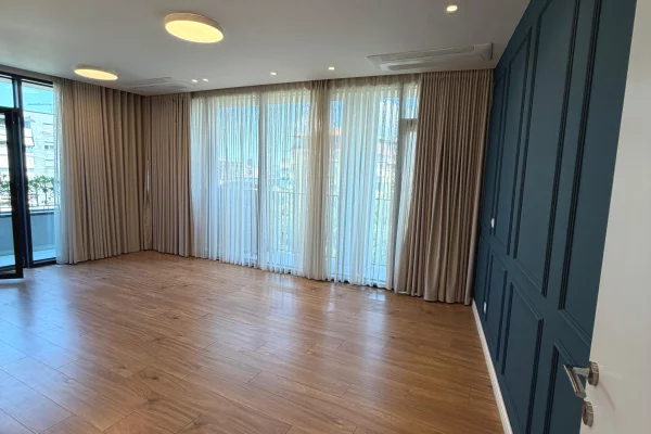 Ambient biznesi me qera 3+1 ne Tirane - 1,600 Euro