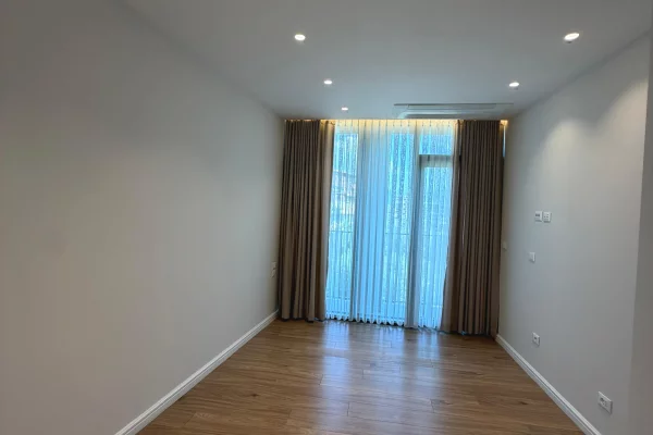 🏢 Ambient Zyrash me Qira | Lake View, Tirane