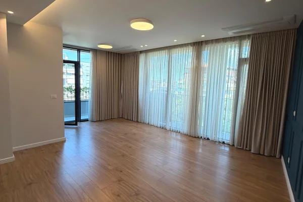 🏢 Ambient Zyrash me Qira | Lake View, Tirane