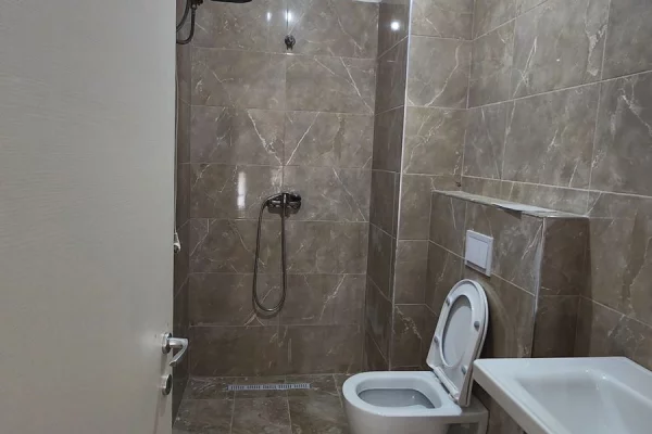 Shtepi me qera Apartament ne Tirane, 2+1, Mobilimi E mobiluar, Pagesa 60,000  Leke.