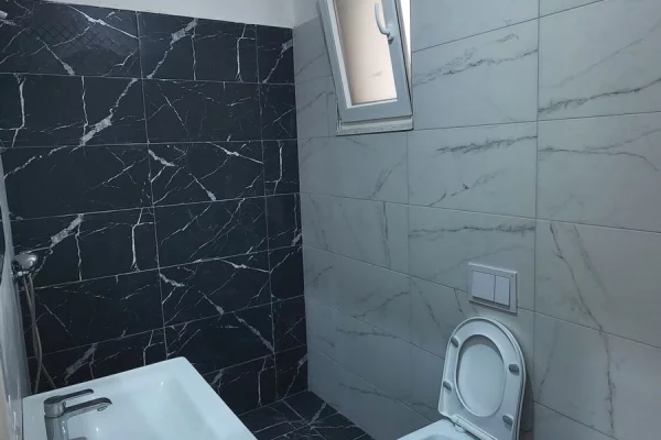 Shtepi me qera Apartament ne Tirane, 2+1, Mobilimi E mobiluar, Pagesa 60,000  Leke.