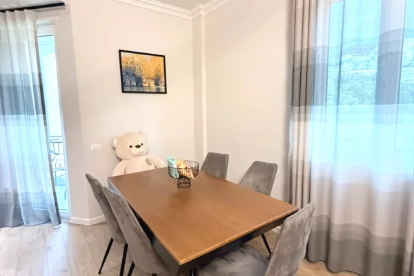 Shtepi me qera Apartament ne Tirane, 2+1, Mobilimi E mobiluar, Pagesa 600  Euro.