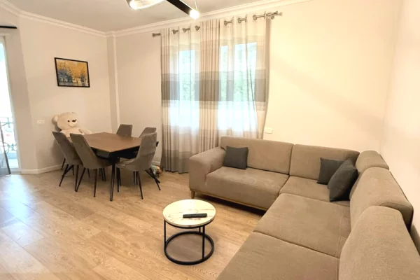 Shtepi me qera Apartament ne Tirane, 2+1, Mobilimi E mobiluar, Pagesa 600  Euro.