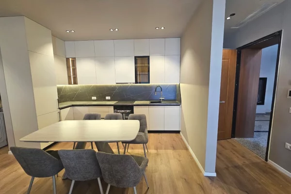 Shtepi me qera Apartament ne Tirane, 2+1, Mobilimi E mobiluar, Pagesa 1,500  Euro.