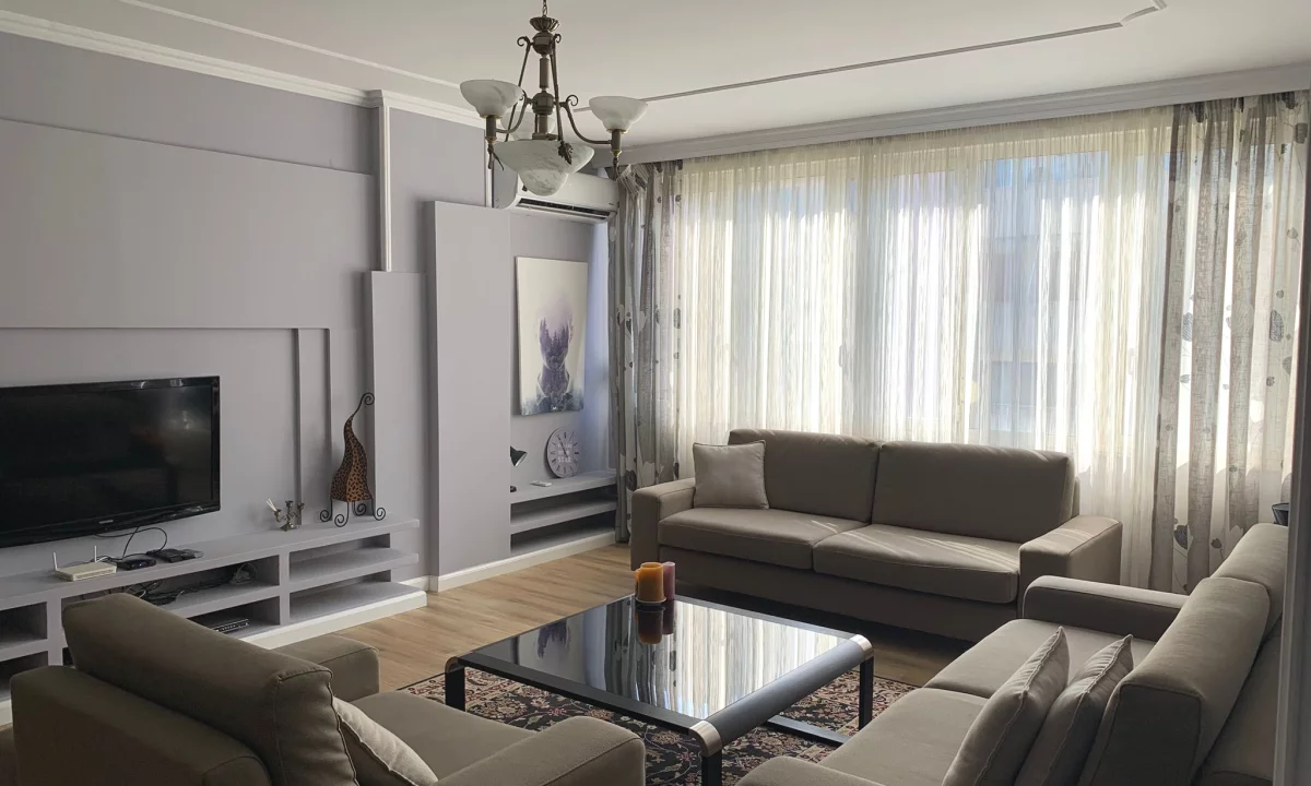 Shtepi me qera Apartament ne Tirane, 2+1, Mobilimi E mobiluar, Pagesa 1,000  Euro.