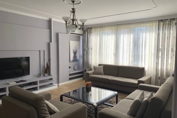 Shtepi me qera 2+1 ne Tirane - 1,000 Euro