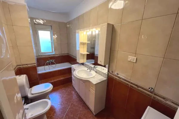 Shtepi me qera Apartament ne Tirane, 2+1, Mobilimi E mobiluar, Pagesa 1,000  Euro.