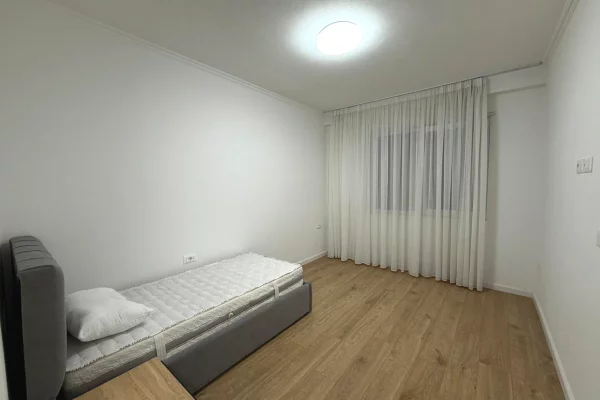 Shtepi me qera Apartament ne Tirane, 3+1, Mobilimi E mobiluar, Pagesa 700  Euro.