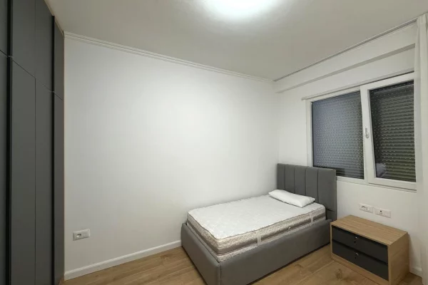 Shtepi me qera Apartament ne Tirane, 3+1, Mobilimi E mobiluar, Pagesa 700  Euro.
