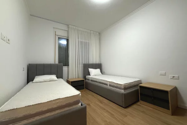Shtepi me qera Apartament ne Tirane, 3+1, Mobilimi E mobiluar, Pagesa 700  Euro.
